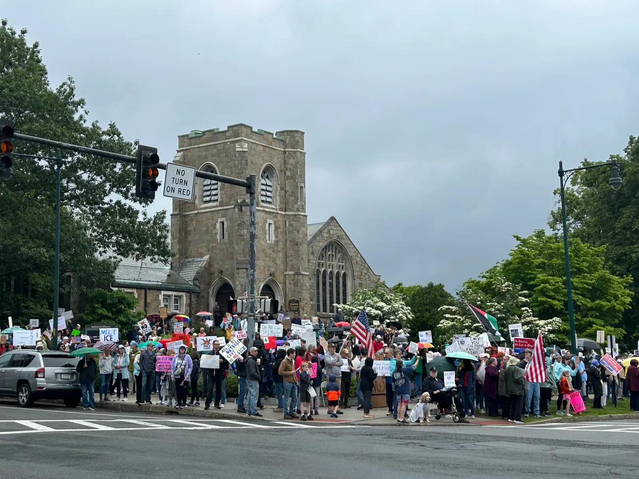 More than 400 attend Winchester ‘No Kings’ rally