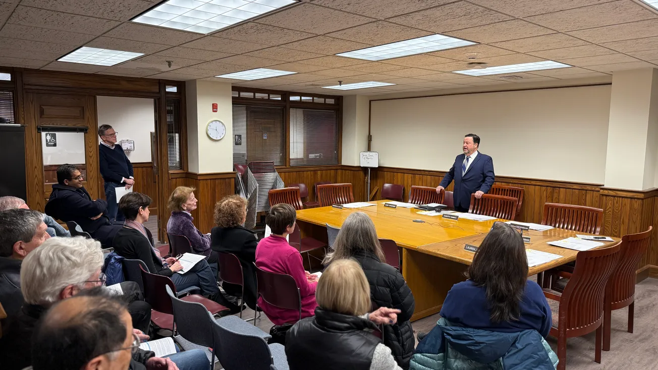 Senior pitches reset-weary Winchester residents, board on fiscal crisis, open process