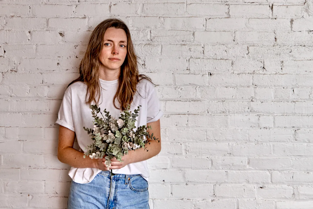 Singer songwriter Lindsay Foote and band in concert in Winchester